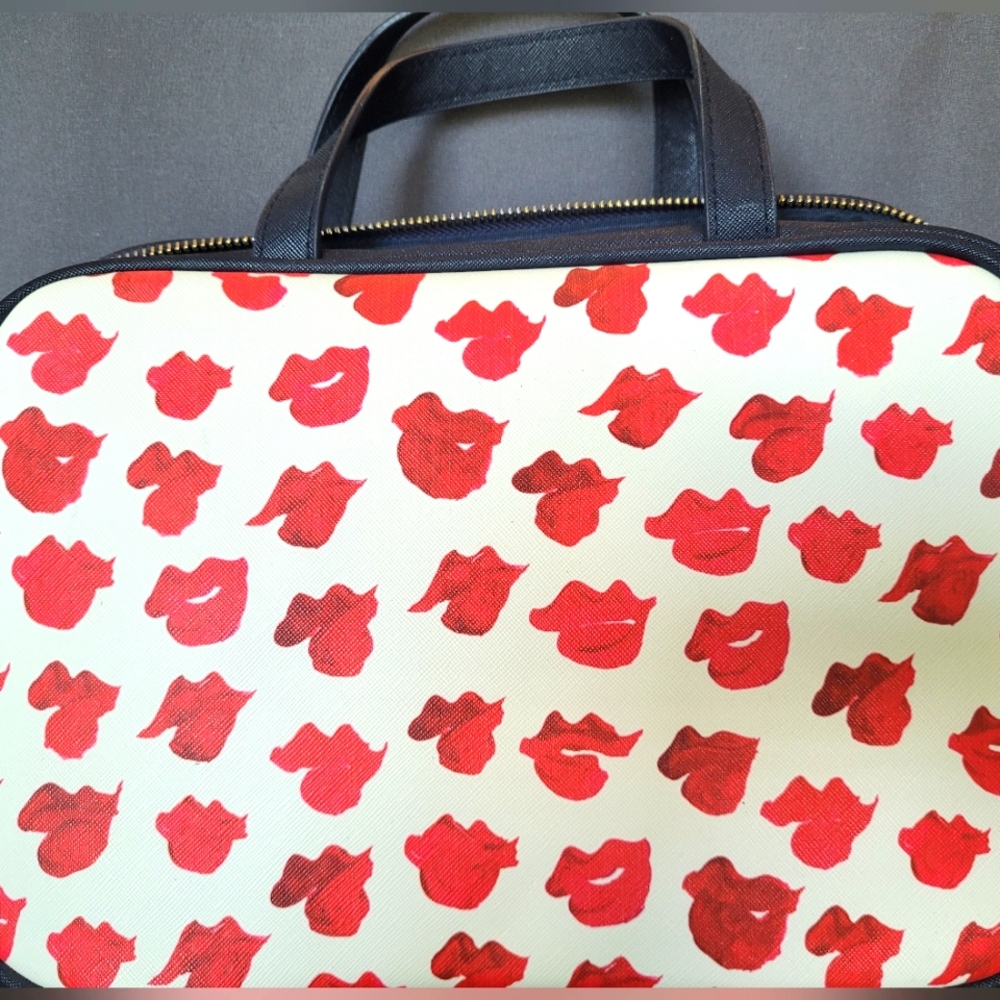 Estee Lauder makeup bag
